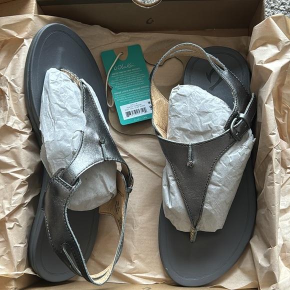 Olukai Eheu comfort sandal size 9 NWT and box pewter - Picture 5 of 5